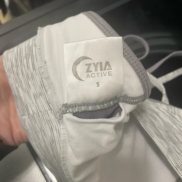 ZYIA Luxe Strappy Bra - Picture 3 of 4